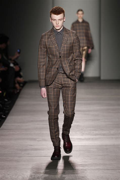 marc jacobs suits for men.